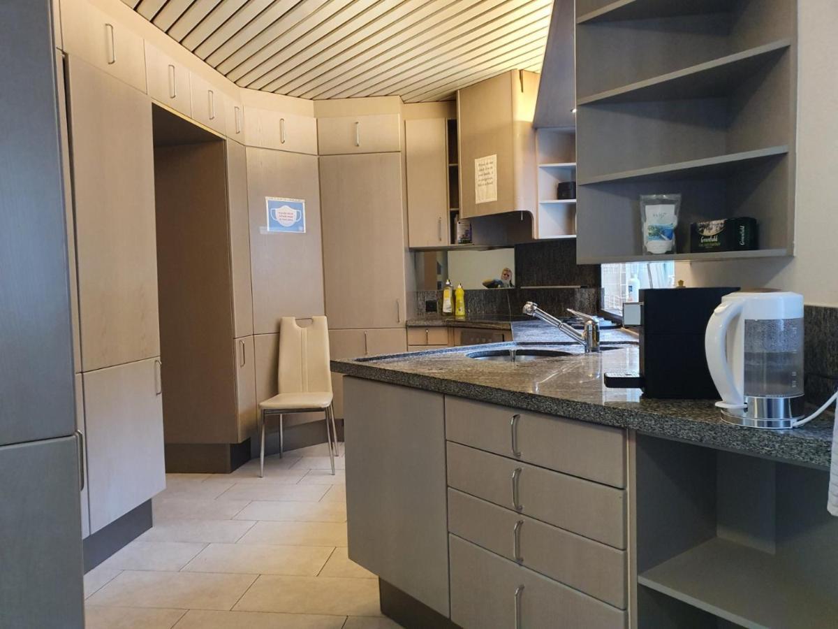Viktoria Budget Hostel Цюрих Экстерьер фото
